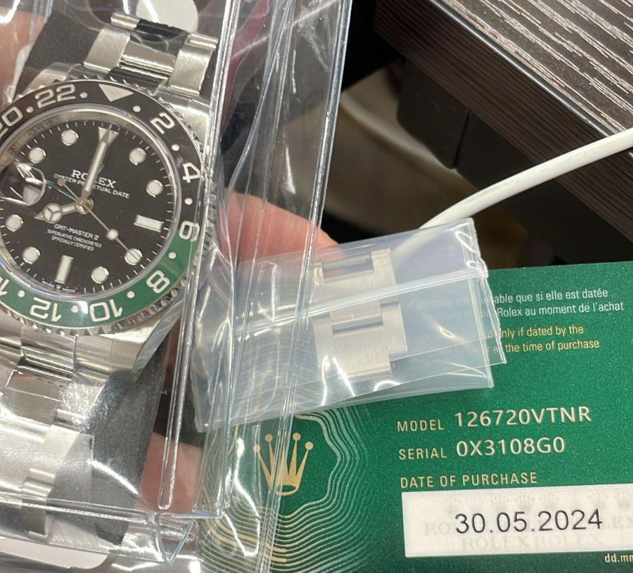 126720, used, watch and paper €14050 F